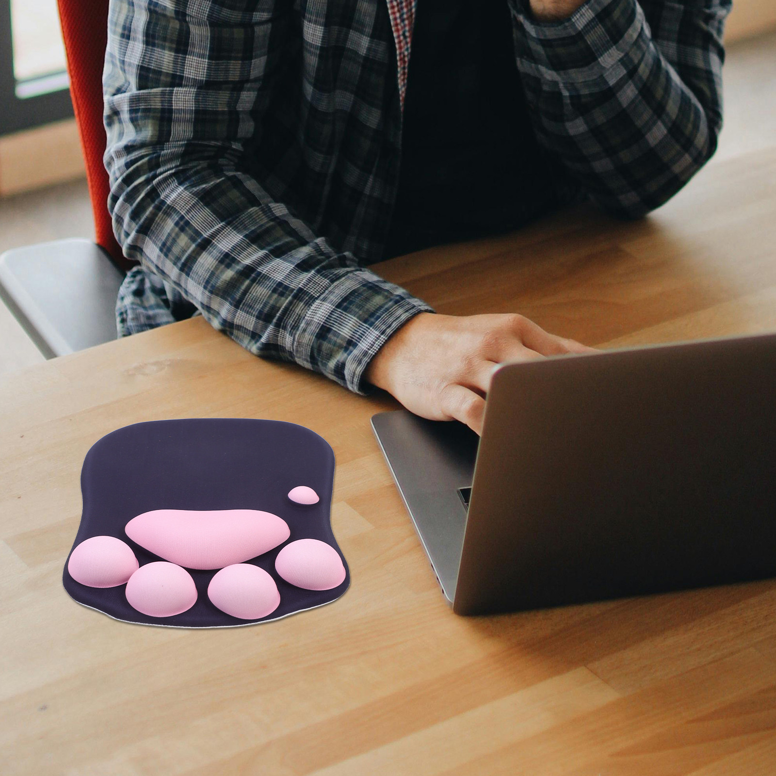 Laptop Accessories For Wrist Support - 猫の足の形をしたマウスパッド。かわいい漫画風のデザインで、手首をサポートし、滑り止め加工が施されています。オフィスやノートパソコン、ゲーミングデスクでの使用に最適。かわいいデコレーションとしても活用できます。